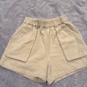 VIVI Tan shorts size xs